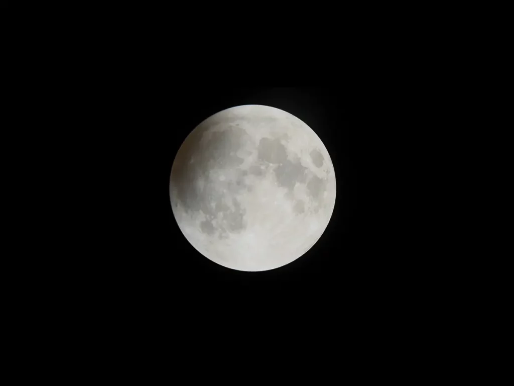 Photo montrant l'aspect de l'éclipse de Lune depuis l'Europe de l'Ouest.